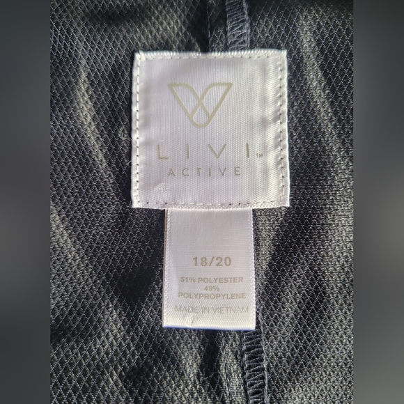 Livi Active hooded poncho jacket in size 18/20 - Picture 3 of 3